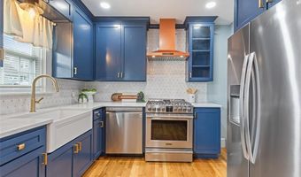 34 Burnett St, Johnston, RI 02919