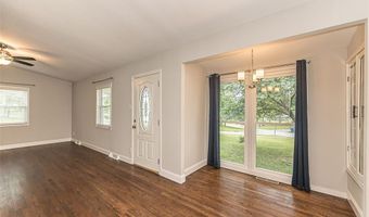 250 Sunset Dr, Ballwin, MO 63011