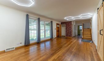425 S Clarendon Ave, Addison, IL 60101