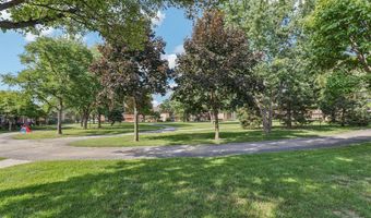 1115 E Algonquin Rd 8, Arlington Heights, IL 60005