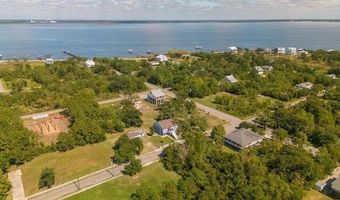 204 Harrison Ct, Bay St. Louis, MS 39520