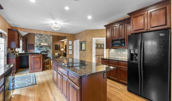 12 Logans Way, Danbury, CT 06811