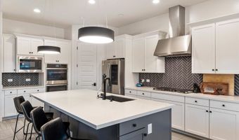 2080 E AQUARIUS Pl, Chandler, AZ 85249
