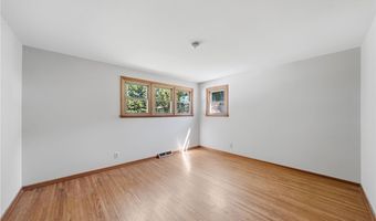 34 Crescent Dr, Akron, NY 14001