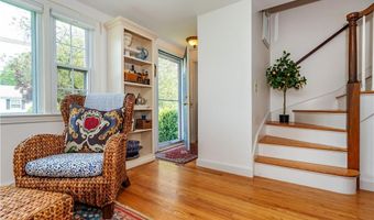 170 Pilgrim Pkwy, Warwick, RI 02888