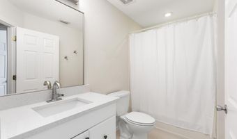 66 W 14TH St, Atlantic Beach, FL 32233