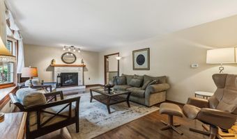 17 Northgate Dr, Albany, NY 12203