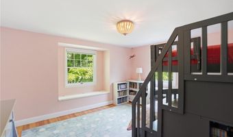 24 Wildflower Rd, Barrington, RI 02806