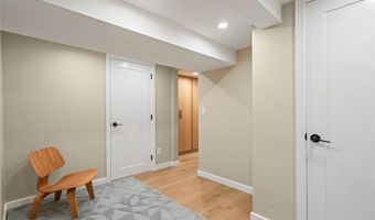 2 Lydia Ct, Albertson, NY 11507