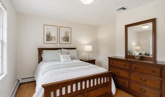 136 Holly Hills Ln, North Kingstown, RI 02874