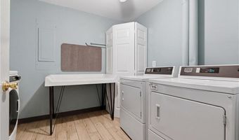 43 Bullocks Point Ave 8B, East Providence, RI 02915