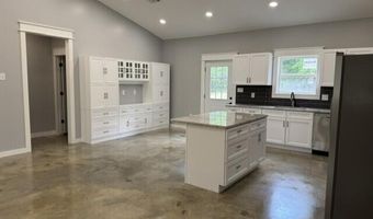 90 Gainer Ferry Rd, Batesville, AR 72501