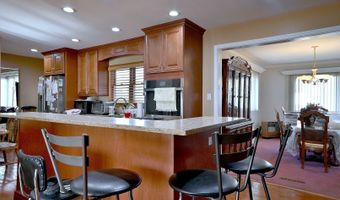 357 N PIONEER Dr, Addison, IL 60101