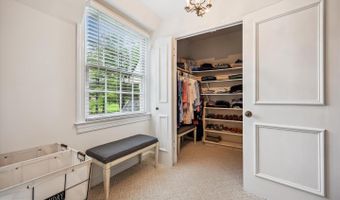 7600 CHARLESTON Dr, Bethesda, MD 20817