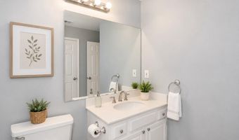 240 S REYNOLDS St 309, Alexandria, VA 22304