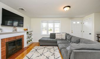 1065 Bedford St, Abington, MA 02351
