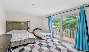 10 Rockingham Ct, Bedford, NH 03110