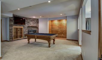 907 Sandalwood Dr, Altoona, WI 54720