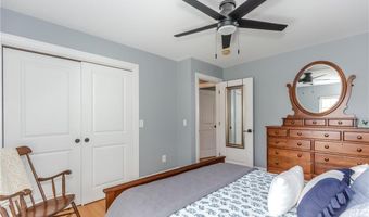 50 Searle Ave, Cranston, RI 02920