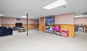 886 W Martin Ave, Amherst, OH 44001