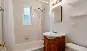 1410 QUINN St 6, Arlington, VA 22209