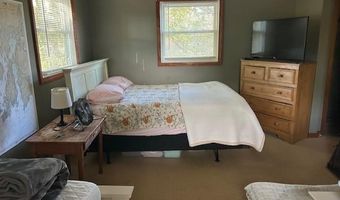 3 Henley St, Charlestown, RI 02813