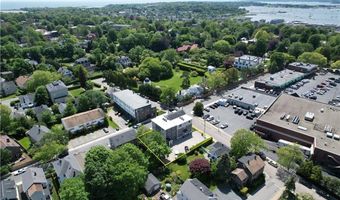 20 E Bowery St 3B, Newport, RI 02840