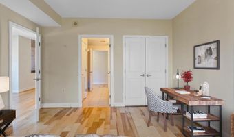 2001 15TH St N 319, Arlington, VA 22201
