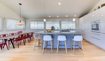 393 Cranberry Hole Rd, Amagansett, NY 11930