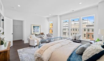 2550 FARMSTEAD Dr, Rockville, MD 20850
