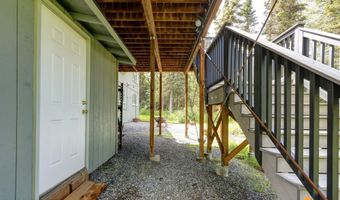 10010 Lone Tree Dr, Anchorage, AK 99507