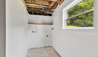 21 Moonlight Dr, Barre, VT 05641