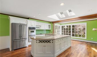 28 S Hill Dr, Cranston, RI 02920
