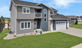3906 Lone Peak Dr, Bismarck, ND 58503