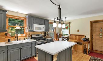 8 New London Dr, Barnstead, NH 03225