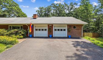 6916 PACIFIC Ln, Annandale, VA 22003