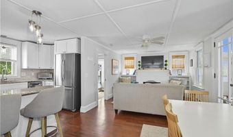 18 Lakeview Dr, Narragansett, RI 02882