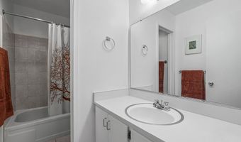 624 Peninsula Ct, Ann Arbor, MI 48105