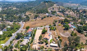 2605 Kauana Loa Dr, Escondido, CA 92029