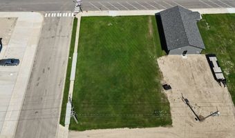 302 3rd St W, Bottineau, ND 58318