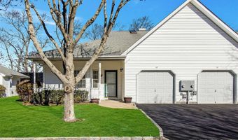 52 Oyster Cove Ln 52, Blue Point, NY 11715