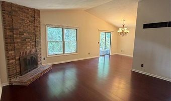 537 Treetop Village Dr, Ballwin, MO 63021