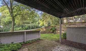 2174 Overlook Ct, Ann Arbor, MI 48103