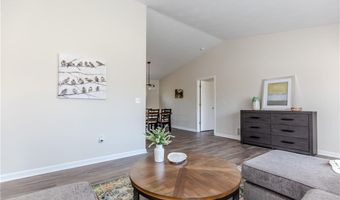 136 Hope Hill Ter, Cranston, RI 02921