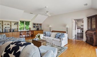 4 Alpond Dr, Newport, RI 02840