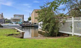 34 Meadow Ln, Amityville, NY 11701