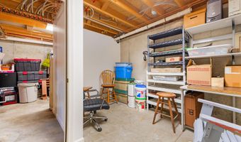 38 Fairview Ave, Auburn, ME 04210