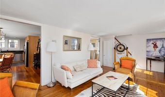 28 Extension St, Newport, RI 02840