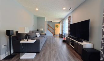 1271 Oxford Cir, Akron, OH 44312