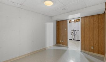 530 Spring Glen Dr, Ballwin, MO 63021